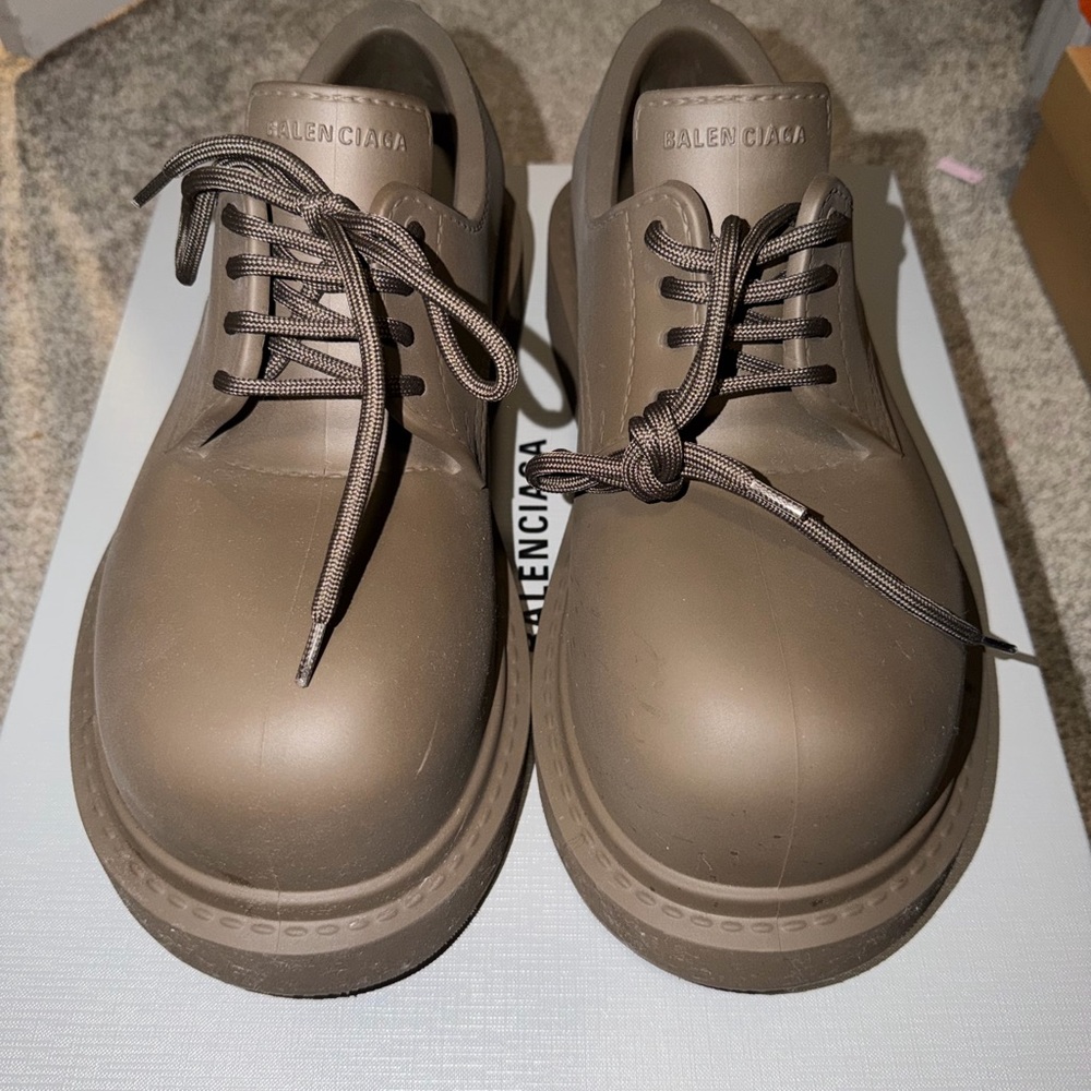 Balenciaga Men's Taupe Oxfords - Picture 1 of 11